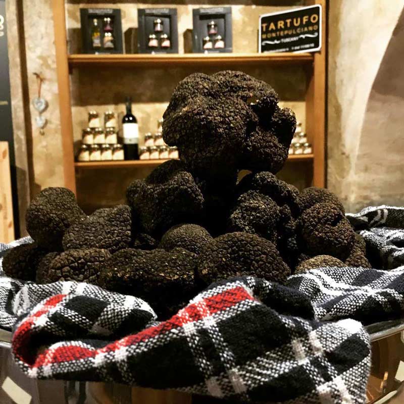 Summer Truffle Slices in Extra Virgin Olive Oil, Italian Gourmet Lamelle di Tartufo Estivo, Truffle Carpaccio, Rich & Aromatic Black Truffle Shavings, Premium Made in Italy Condiment, 7.05 oz